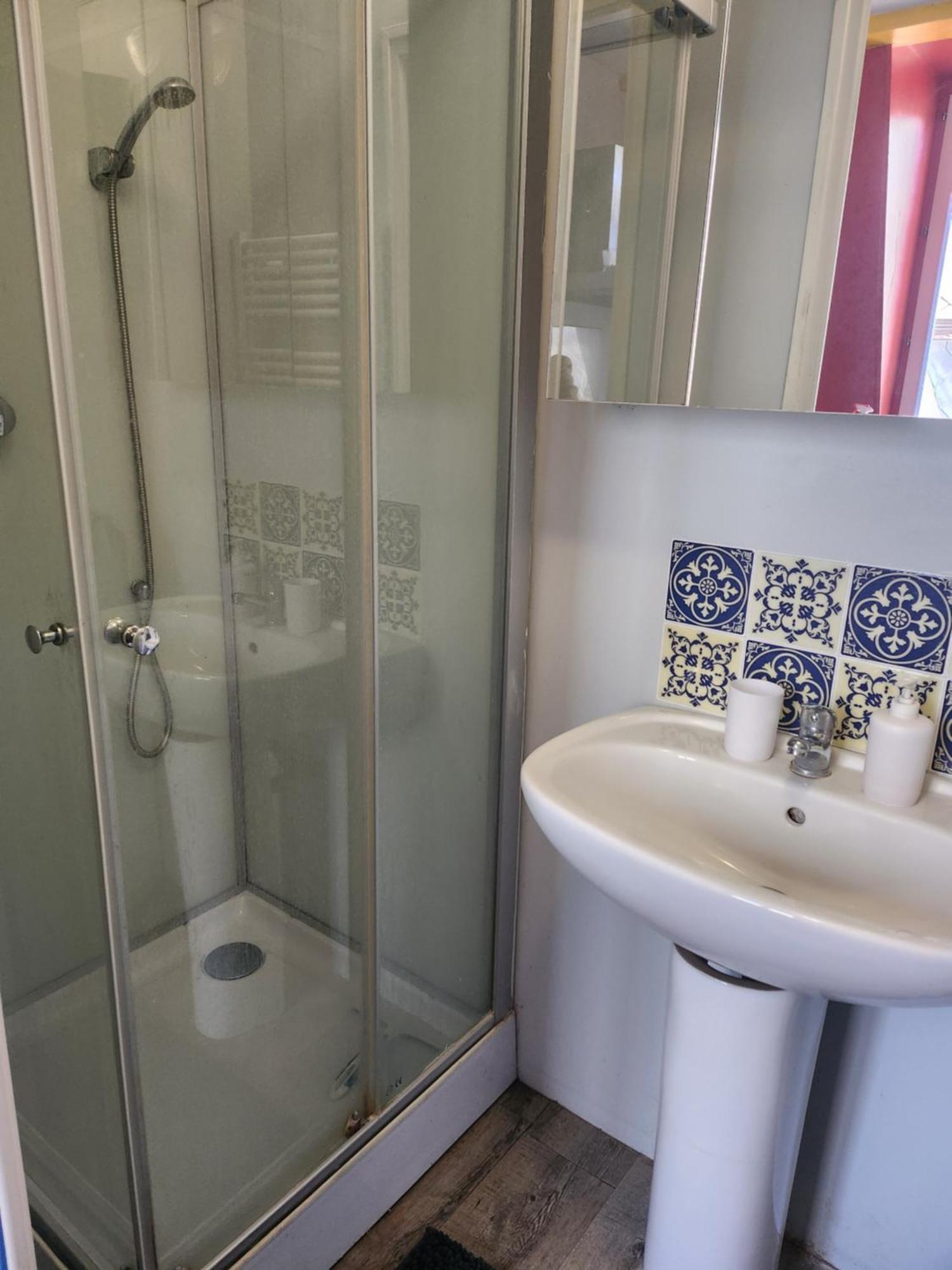 Appartement Atypique - 2 Chambres - Rue Calme Dans Centre Ville Sedan Ngoại thất bức ảnh